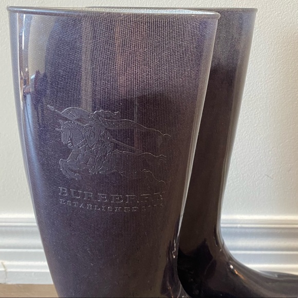 Burberry Rain boots (size 7) - Picture 3 of 4